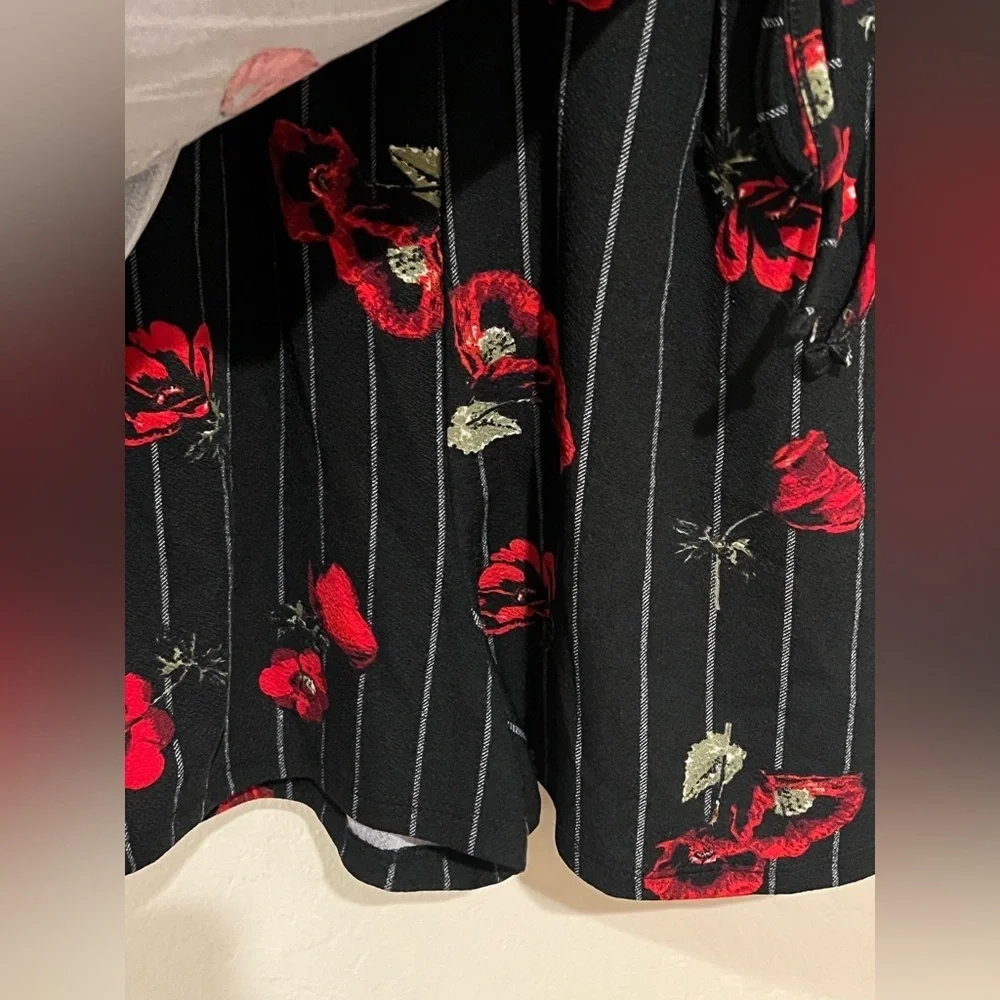 Almost Famous Black Red Floral Wrap Romper Puff Sleeve Pinstripe NWT-Size Small - Picture 5 of 5